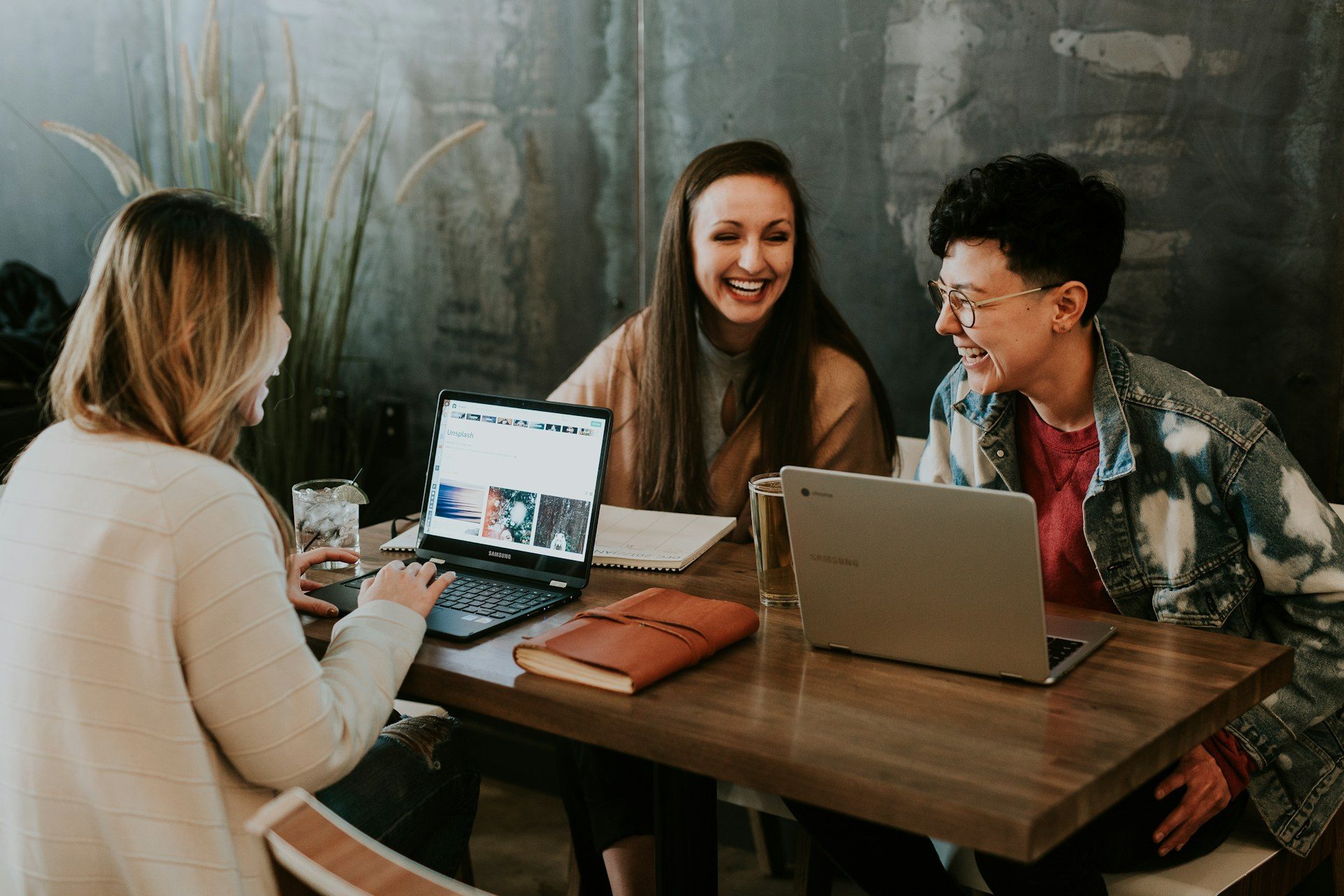 Equipo de trabajo en una pausa