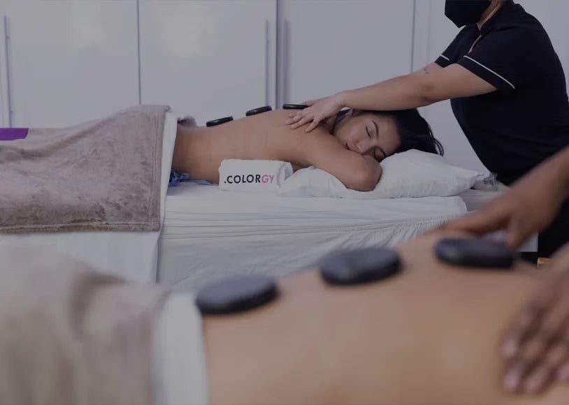 Ritual con piedras calientes en Colorgy